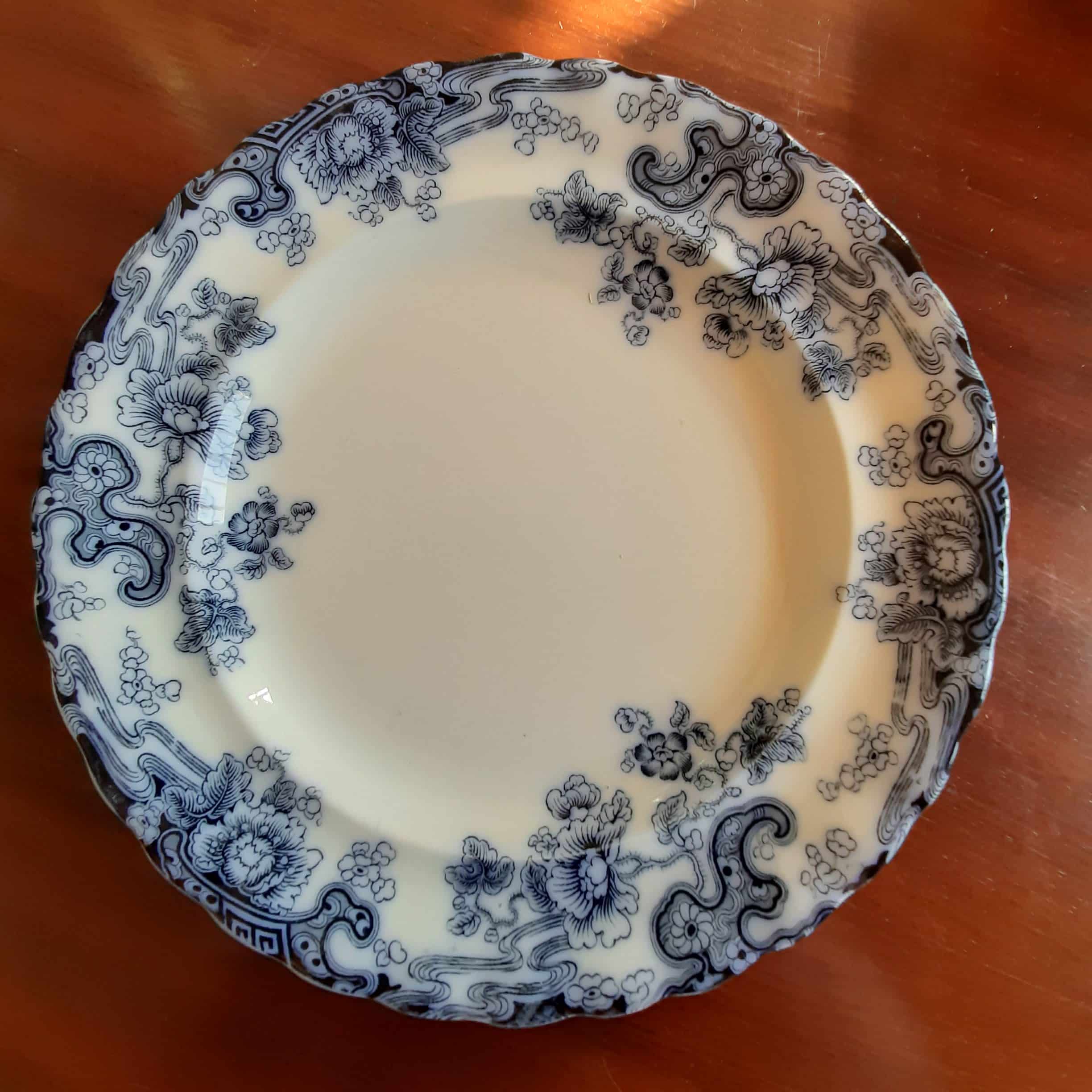 Piatti sfusi ceramica Inglese - La pulce con il tarlo